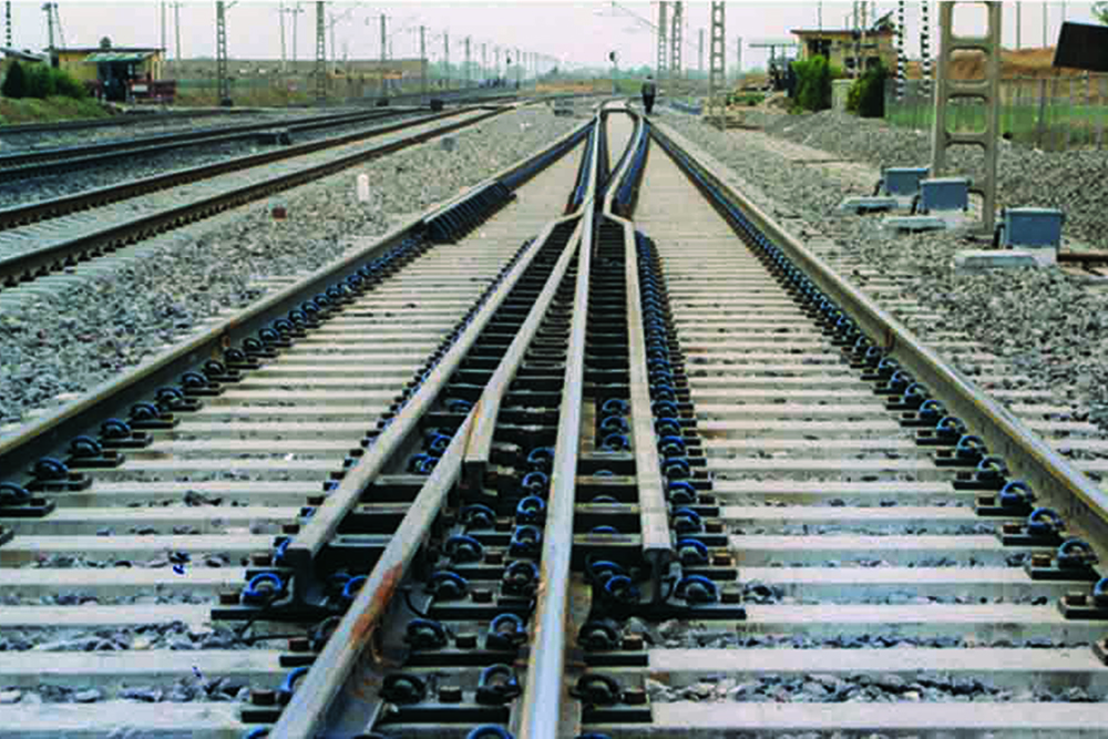 1741418985983.jpg 時(shí)速250公里60kgm鋼軌38號可動心軌高速道岔,道岔全長136.2米,側(cè)向通過時(shí)速140公里。.jpg